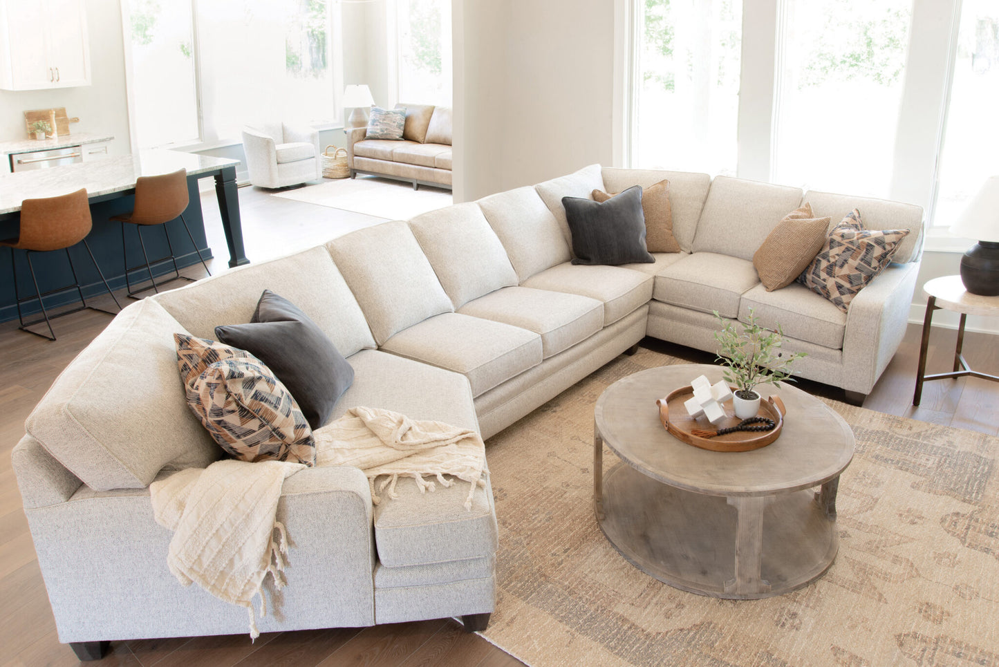 5000 Sofas & Sectionals