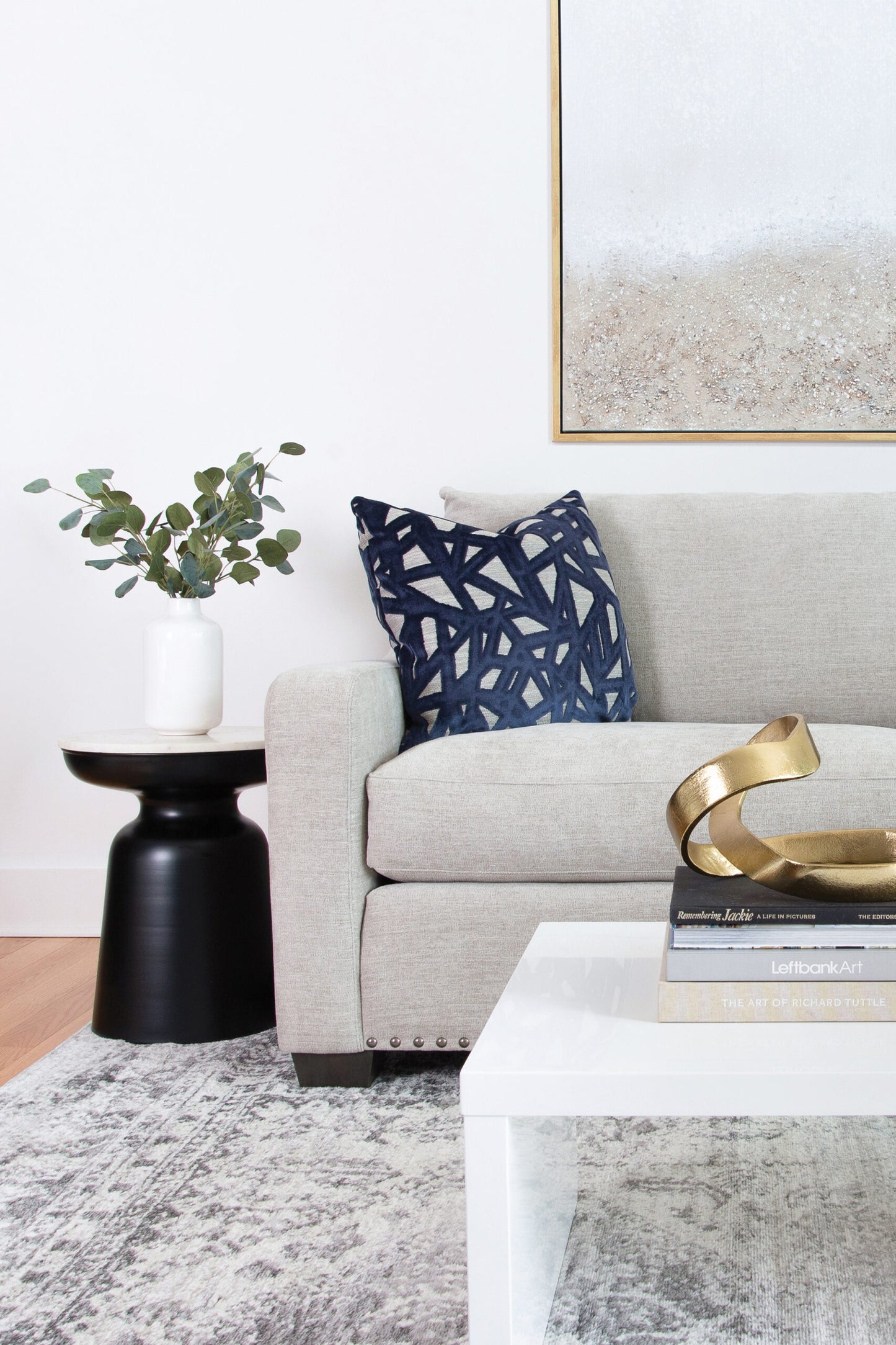 9000 Sofas & Sectionals