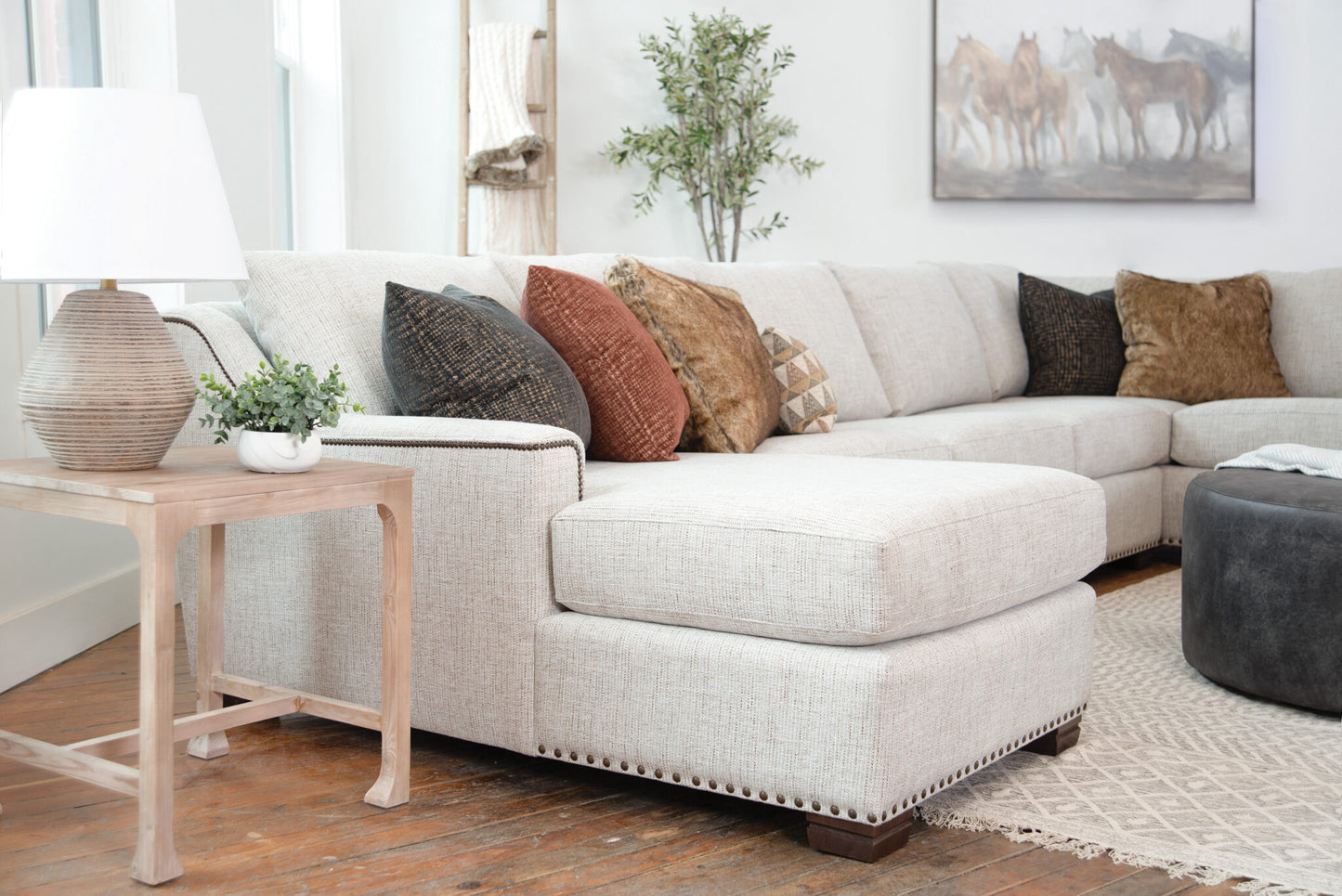 9000 Sofas & Sectionals